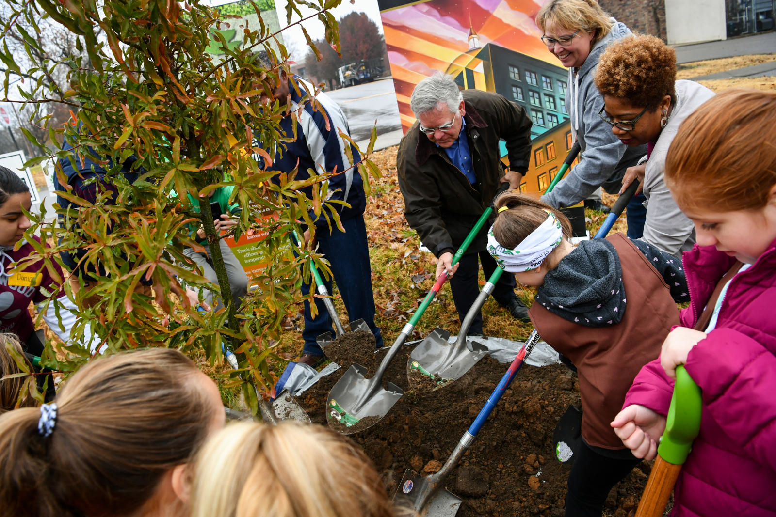 Mayor announces climate initiatives, but activists unimpressed